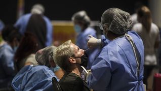 hisopados nasales o de saliva: un estudio revela cuales son mas eficientes