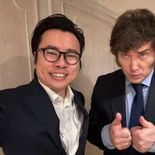 Julian Peh junto a Javier Milei.  Julian Peh junto a Javier Milei.