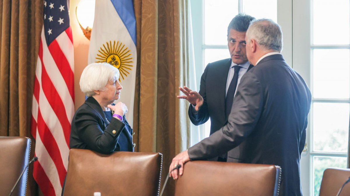 Since Massa took office, the exchange rate gap has been reduced by 40%