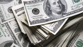 Epígrafe:La tradición nigeriana que se volvió viral muestra a la novia recibiendo billetes como símbolo de bendición antes de comenzar la boda.