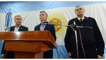 El ministro de Defensa Oscar Aguad (izquierda) junto al presidente Mauricio Macri y el jefe del Estado Mayor General de la Armada, Marcelo Srur.
