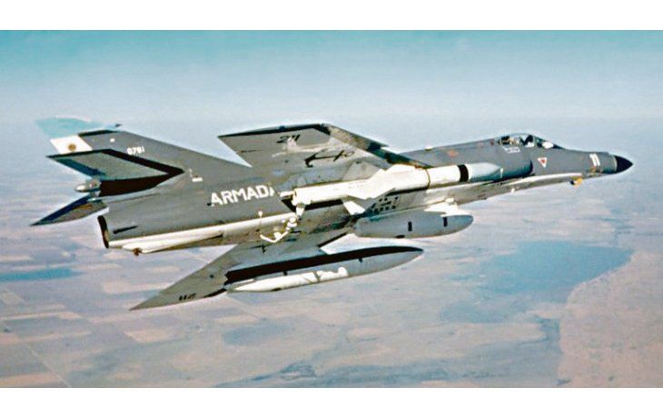 ámbito.com | Aviones. El Gobierno autorizó la compra por 12.5 millones de euros para la compra de cinco Super Etendard Modernisé (SEM), dados de baja en Francia, pero aún no concretó el pago.