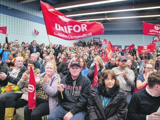 reacción. Trabajadores de la planta de General Motors en Canadá se reunieron en asambleas apenas se conoció el anuncio del plan de ajuste. 