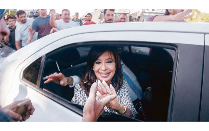 ámbito.com | Relanzamiento. Cristina de Kirchner podrá utilizar el viaje como plataforma preelectoral. Casa Rosada acepta desafío y apunta a polarizar.