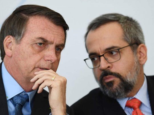 El presidente de Brasil, Jair Bolsonaro, y su pol&eacute;mico ministro,&nbsp;Abraham Weintraub.