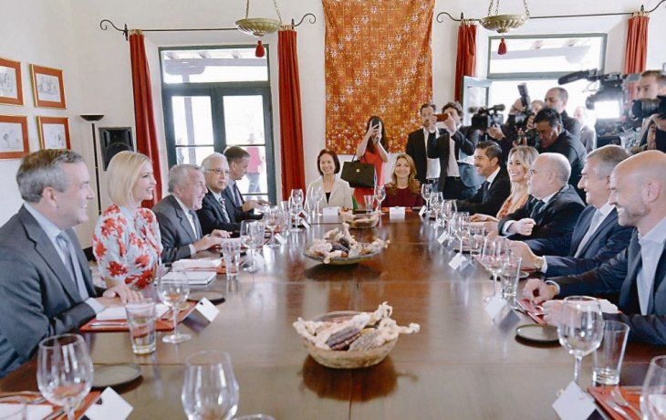 Jujuy. Trump y funcionarios americanos junto con Jorge Faurie, Guillermo Dietrich y el gobernador Gerardo Morales en la provincia norteña. Allí la hija del presidente de EE.UU. visitó a mujeres emprendedoras.&nbsp;