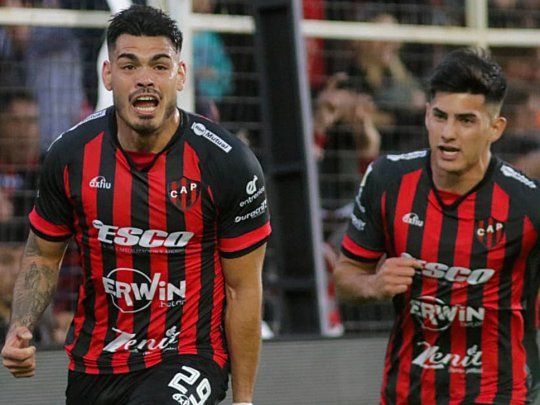 Mando yo. Patronato se le plantó a Boca y lo goleó sin atenuantes en Paraná.