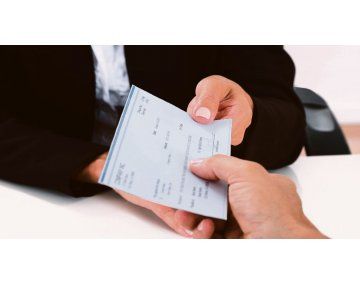 ¿fin de los cheques fisicos? la medida que evalua el bcra podria asestar un golpe duro a la economia informal ¿fin de los cheques fisicos? la medida que evalua el bcra podria asestar un golpe duro a la economia informal