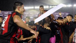 Defensores de Belgrano y una épica clasificación en la Copa Argentina bajo la lluvia.