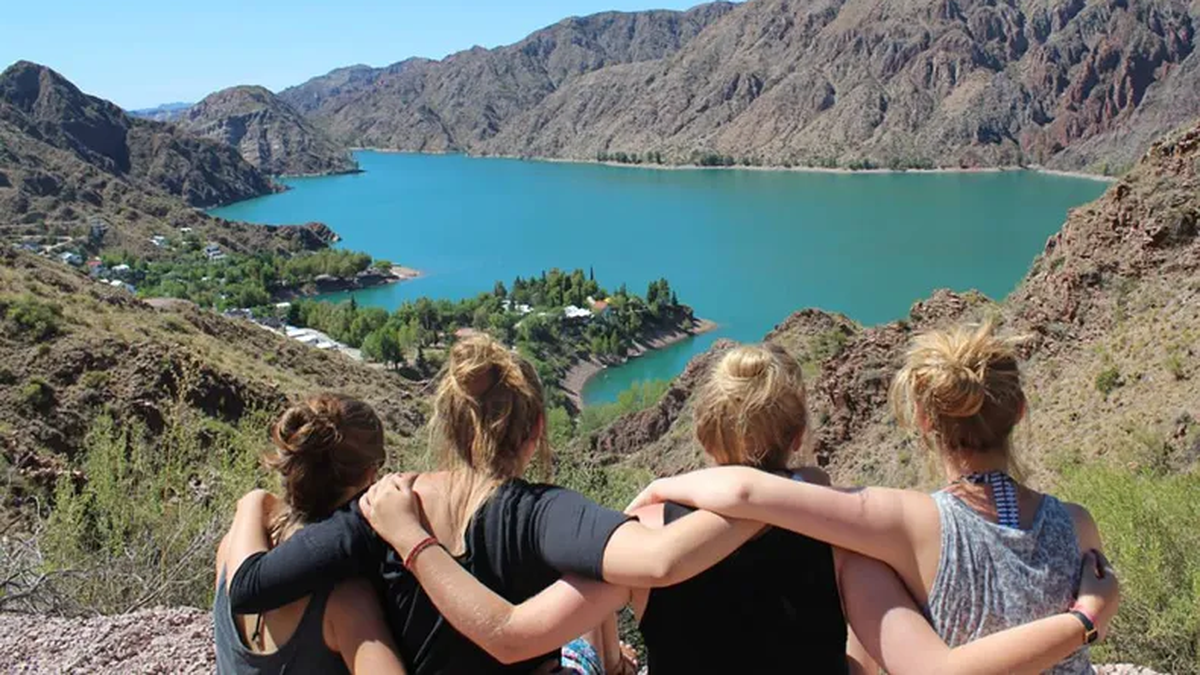More than one million tourists traveled through the country and spent $ 256,000 million