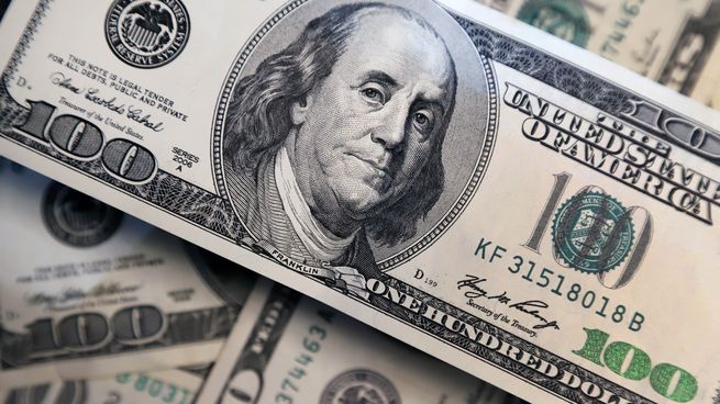 Dólar blue no encuentra piso: cayó más de $30 y la brecha tocó mínimos post devaluación