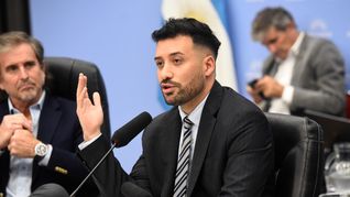 Con el acompañamiento de los aliados, el oficialismo se hizo con el dictamen de mayoría. Con el acompañamiento de los aliados, el oficialismo se hizo con el dictamen de mayoría.
