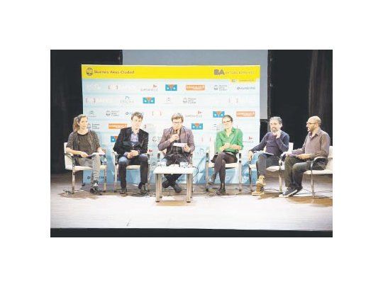 Momento en que el jurado del  18° Bafici anuncia, el sábado último, los films ganadores en la competencia.