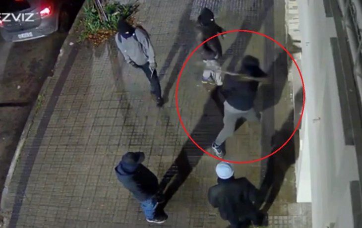 Cinco delincuentes intentaron ingresar a mazazos a robar a una vivienda de La Plata