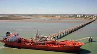 Por la guerra en Medio Oriente, la balanza comercial energética se incrementaría unos u$s10.000 millones por año, hasta el récord de u$s48.000 millones de divisas para el país en 2030. Por la guerra en Medio Oriente, la balanza comercial energética se incrementaría unos u$s10.000 millones por año, hasta el récord de u$s48.000 millones de divisas para el país en 2030.