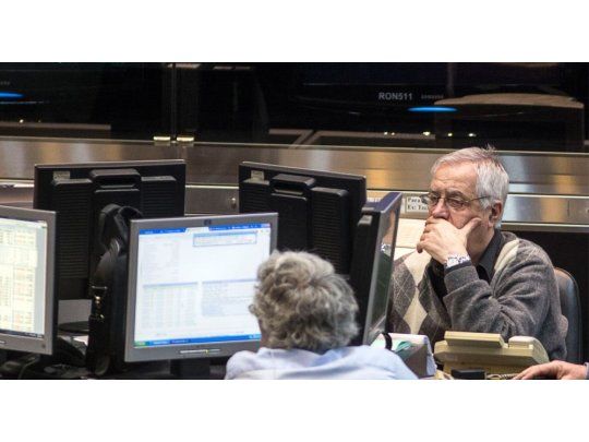 El Merval se hundió un 3,4% y cayó debajo de los 16.000 puntos