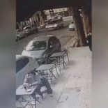 Momentos previos la impacto, el hombre se encontraba en la vereda de un bar. Momentos previos la impacto, el hombre se encontraba en la vereda de un bar.