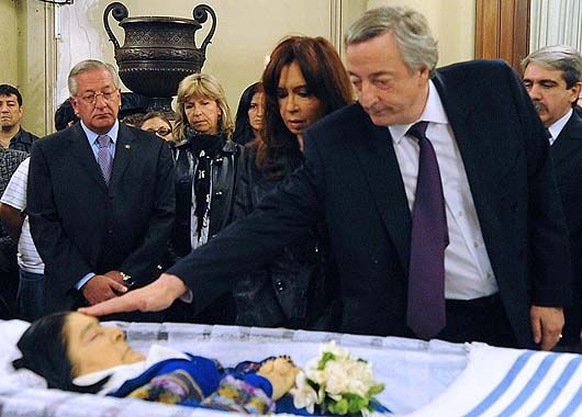 Néstor Kirchner también le dio el último adiós a la Negra.