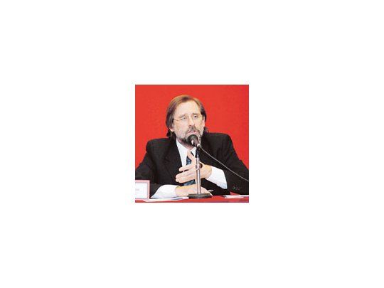 Carlos Fernández habló ayer en la Cámara de Exportadores.Todo seguirá igual, fue su mensaje.