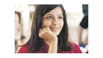 Freida Pinto, la intérprete de Boccherini, en «Conocerás la hombre de tus sueños», un film en el que el humor ácido de Woody Allen dejó lugar a la amargura cruda, con un resto de humor desesperado.