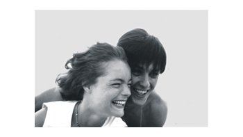 Una de las parejas más bellas del cine vivió su tan intenso como breve romance en un espléndido departamento frente a la Torre Eiffel que ahora se vende por la suma récord de 46 millones de euros.