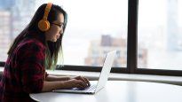 Estudiar con música puede ayudarte a concentrar mejor.&nbsp;