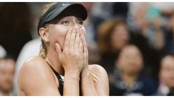 emocionada. La ex N°1 del mundo, actualmente en el puesto 146, se lleva las manos a la cara, con los ojos vidriosos, tras la ovación del estadio.