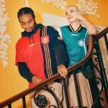 El blokecore es una propuesta atractiva para consumidores jóvenes y coleccionistas de moda vintage El blokecore es una propuesta atractiva para consumidores jóvenes y coleccionistas de moda vintage