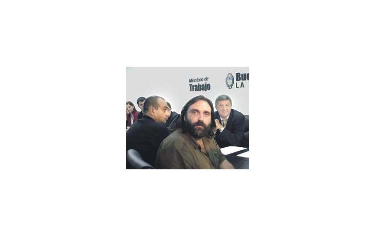 El titular del SUTEBA, Roberto Baradel, lideró la reunión paritaria junto a Mario Oporto (atrás) y RafaelPerelmiter.