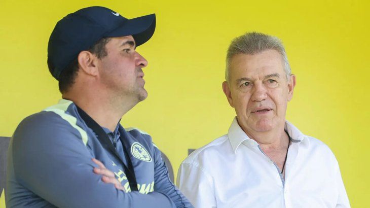 André Jardine y Javier Aguirre. El técnico del América habría manifestado su molestia con su colega Javier Aguirre por los entrenamientos que hará el Tri con jugadores de la Liga MX exclusivamente con vistas al Mundial 2026. André Jardine y Javier Aguirre. El técnico del América habría manifestado su molestia con su colega Javier Aguirre por los entrenamientos que hará el Tri con jugadores de la Liga MX exclusivamente con vistas al Mundial 2026.