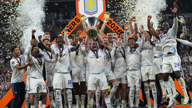 El Aston Villa conquistó su primera Europa League caminando, luego de vencer comodamente por 3 a 0 al Friburgo de Alemania.
