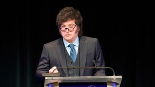 Javier Milei defendió su programa económico y criticó a la oposición peronista en un evento en Nueva York.