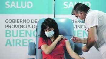 Vacunatorios: el rol de  los municipios, en jaque