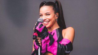 Emilia Mernes en escena, una figura del pop argentino que ahora extiende su proyección al mundo de los negocios y el mercado inmobiliario Emilia Mernes en escena, una figura del pop argentino que ahora extiende su proyección al mundo de los negocios y el mercado inmobiliario