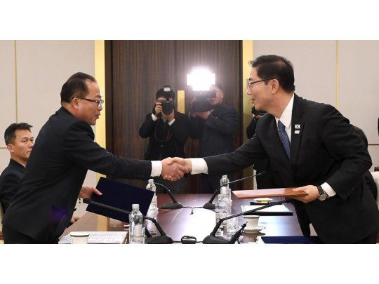 El anuncio, realizado en forma conjunta, agrega que presentarán un equipo de hockey femenino entre ambas.