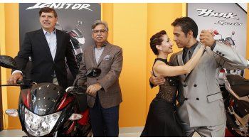 ámbito.com | El CEO de Hero, Pawan Munjal junto al Gerente General de Marwen, la ensambladora de las motos.
