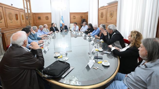 la Confederación General del Trabajo (CGT) se reunió este jueves con el Gobierno y empresarios del Grupo de los 6 para tratar cuestiones pendientes del capítulo sindical de la Ley Bases.&nbsp;