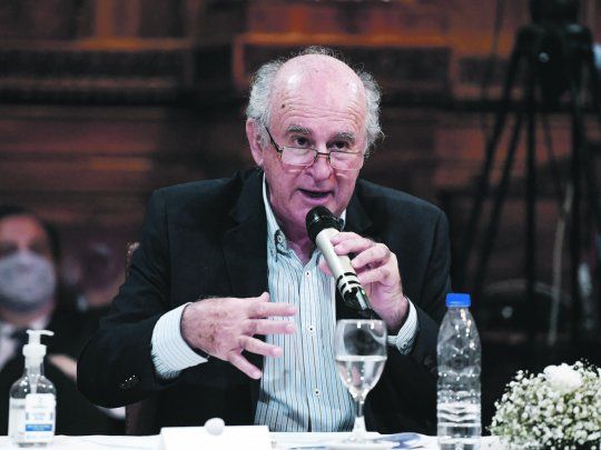 Parrilli acusó al macrismo de buscar esconder el fracaso de la toma de deuda con el FMI.