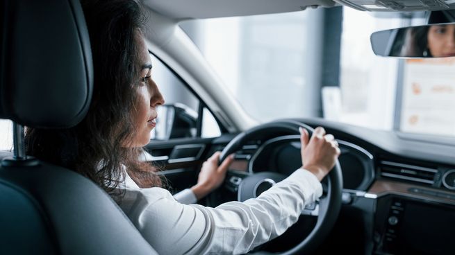 Violencia vial: el desafío de las mujeres frente a los prejuicios al volante.