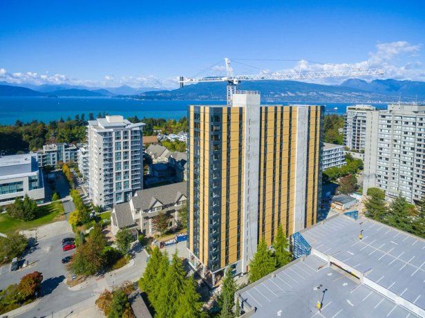 Está en Vancouver, en la Universidad de British Columbia, que alcanzó 53 metros y 18 pisos al inaugurarse en 2017 Está en Vancouver, en la Universidad de British Columbia, que alcanzó 53 metros y 18 pisos al inaugurarse en 2017