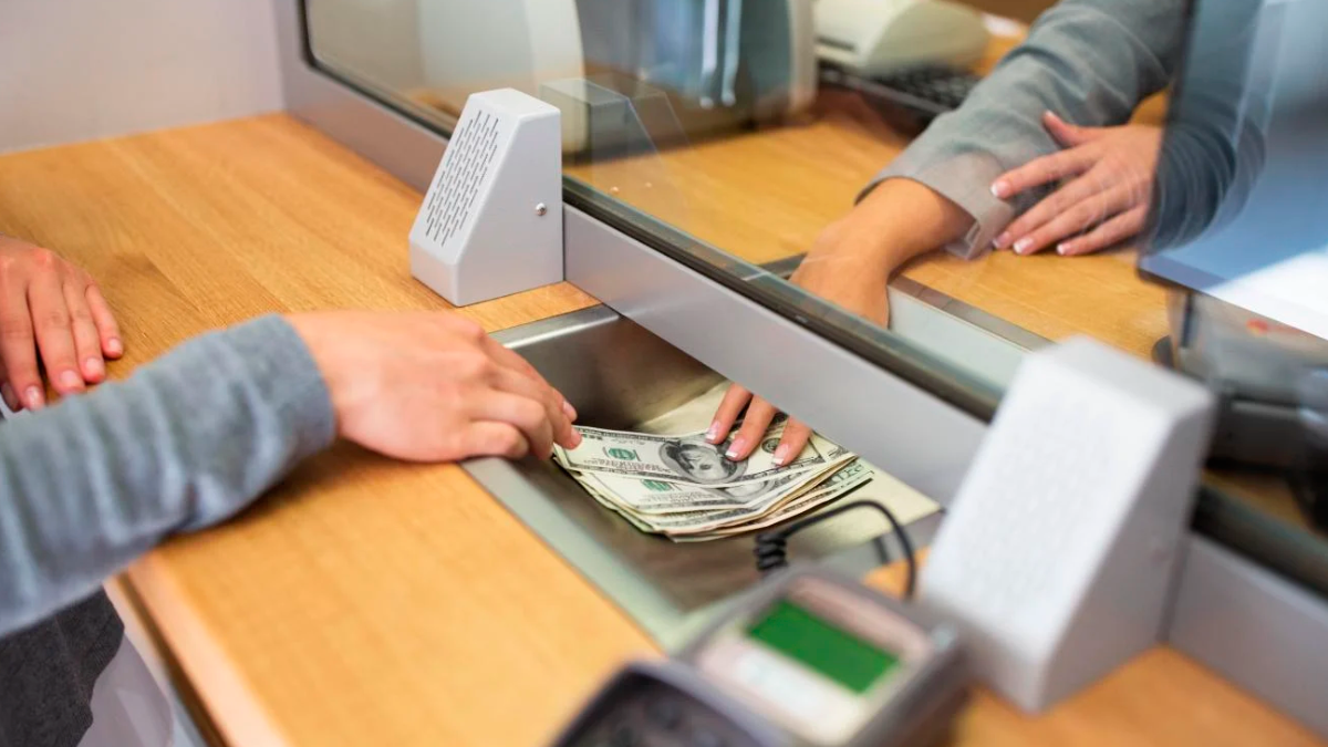 Private banks also adhere to the holiday on December 24 and 31