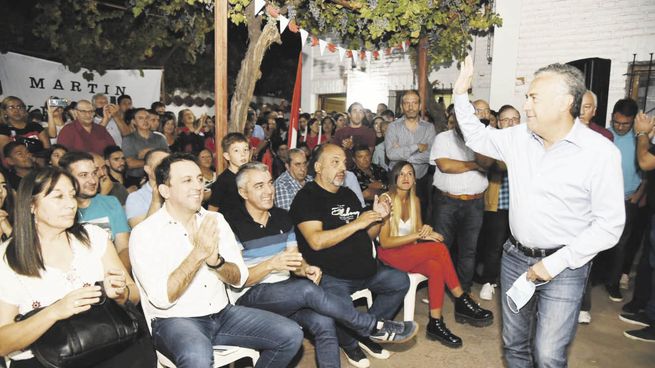 Visitante. Cornejo llevó a referentes del radicalismo de Mendoza a Luján de Cuyo, municipio donde gobierna el PRO, en un adelanto de lo que será la pulseada 2023 por la sucesión de Suarez.