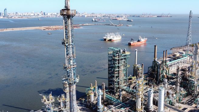 Refinería La Teja, la más importante de la petrolera estatal uruguaya.