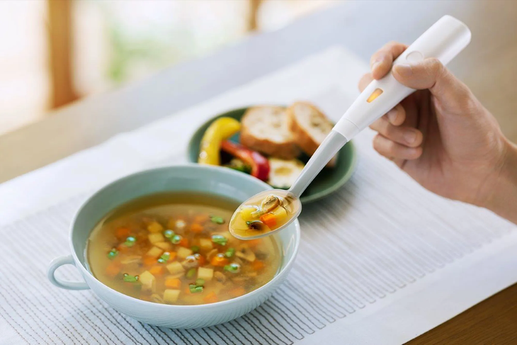 Millones buscan reducir el sodio sin sacrificar el sabor. Esta cuchara japonesa lo logra con tecnología que transforma la forma de comer.  