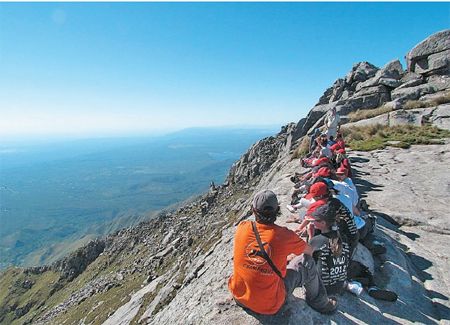The walk to the top of Champaquí Hill, the highest in the province, is a beautiful summer adventure.