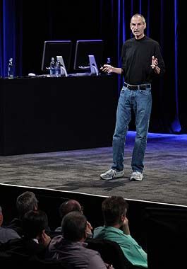 Después de casi un año, reapareció Steve Jobs (foto 2)