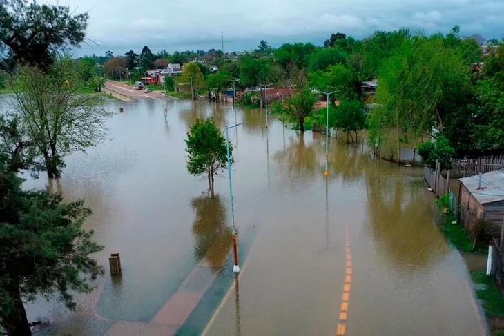 En Corrientes, localidades cercanas al r&iacute;o Paran&aacute; ya fueron afectadas por su sostenido crecimiento debido a las constantes lluvias.