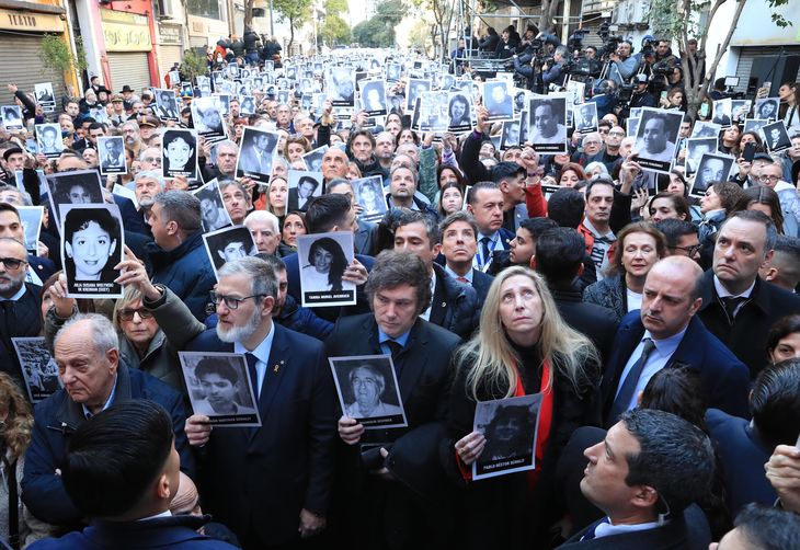 Javier Milei asistió al acto por el 30° aniversario del atentado a la AMIA.