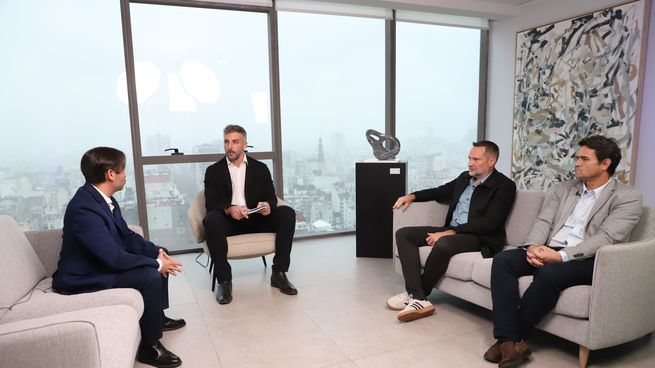 El segundo panel de Ámbito Debate sobre Nueva Movilidad giró en torno a los vehículos eléctricos y a la adopción de las nuevas tecnologías.