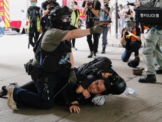 Casi 400 personas fueron arrestadas en Hong Kong en el primer d&iacute;a de vigencia de la ley de seguridad nacional.